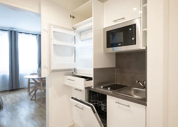 Brand New! Selfcheck-in, King Size Bed, Free Wi-fi * Vienna